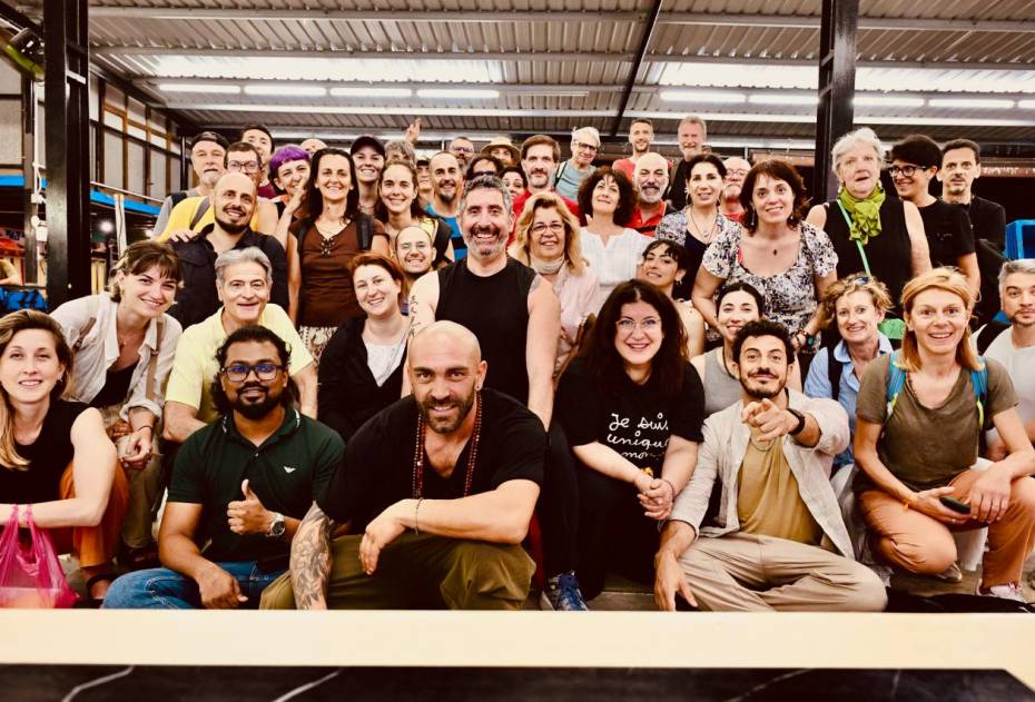 Cosa ci fanno 50 italiani a Kuala Lumpur?